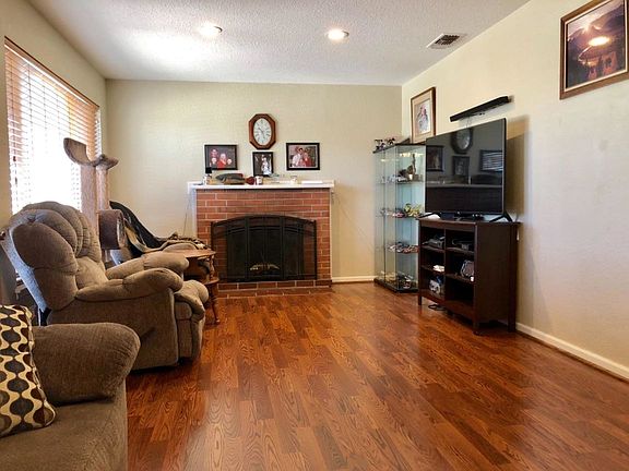 5th image of 3813 McClellan Dr
