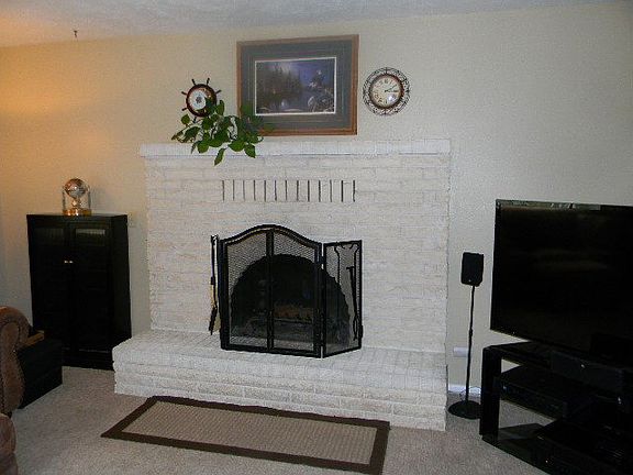4th image of 1055 Claredot Dr