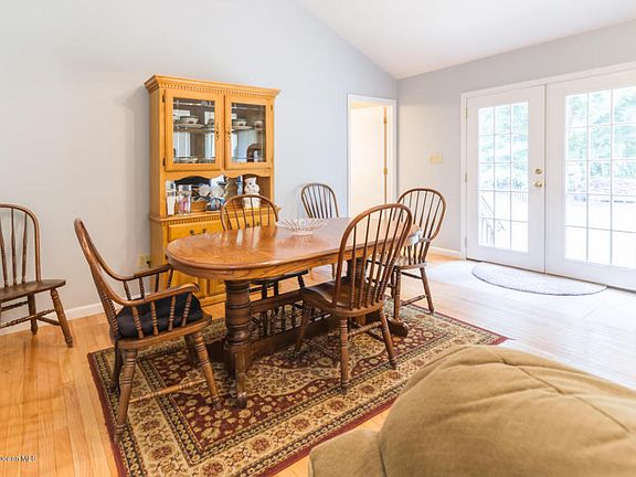 3rd image of 31 Oak Ln