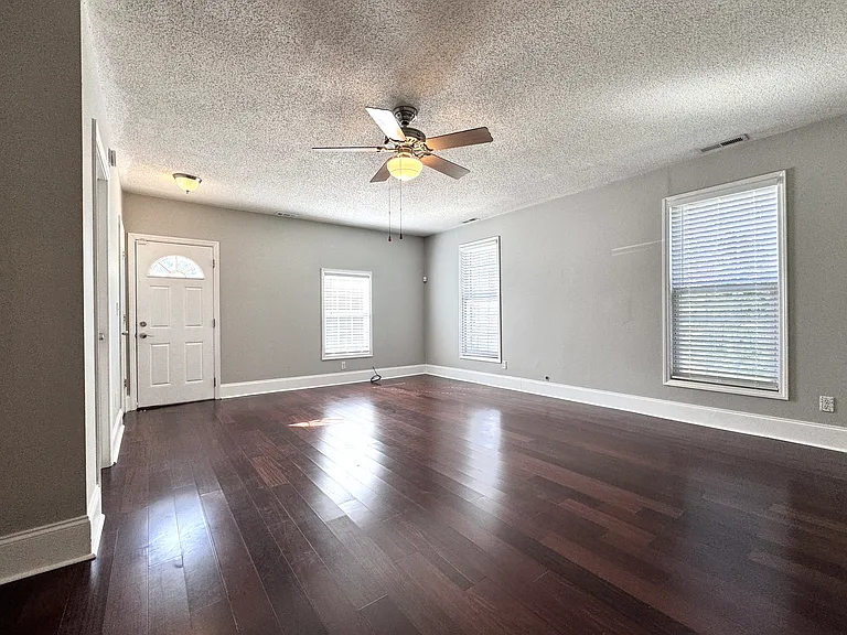 5200 Fennell St — Photo 22