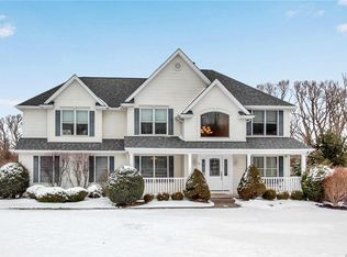 60 Chatham Ct, Orchard Park, NY 14127