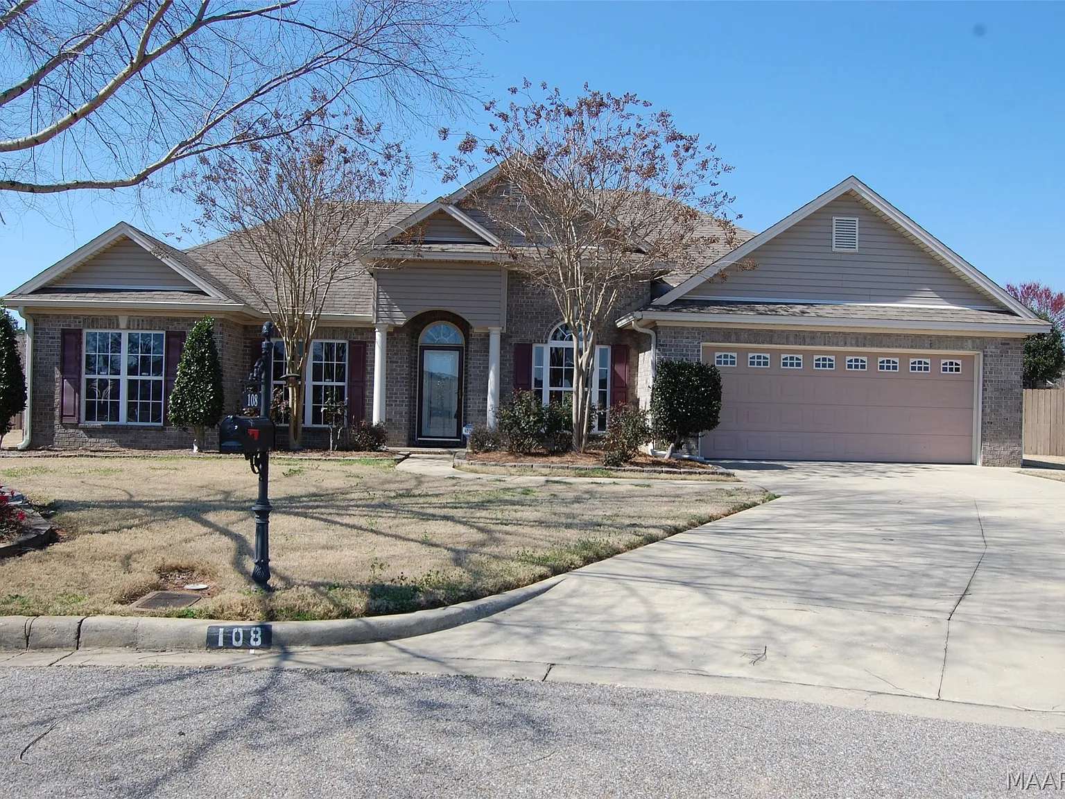 4 bed, 2.0 bath, 2107 sqft, $1,800 — Photo 3