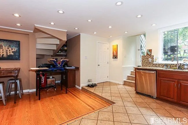 73 Naples St — Photo 8