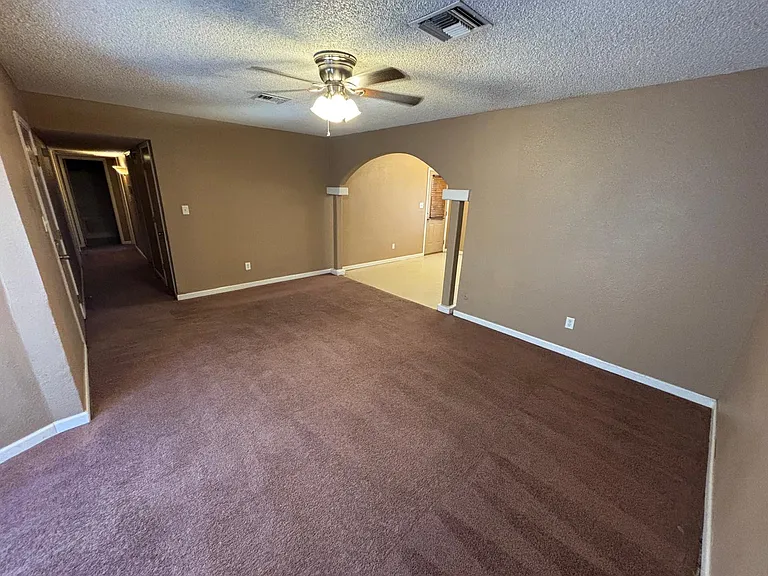 435 W Daffodil St — Photo 4