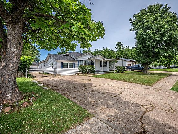 4th image of 4417 SE 41st St