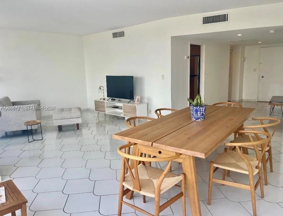 King Cole Condo — Photo 4