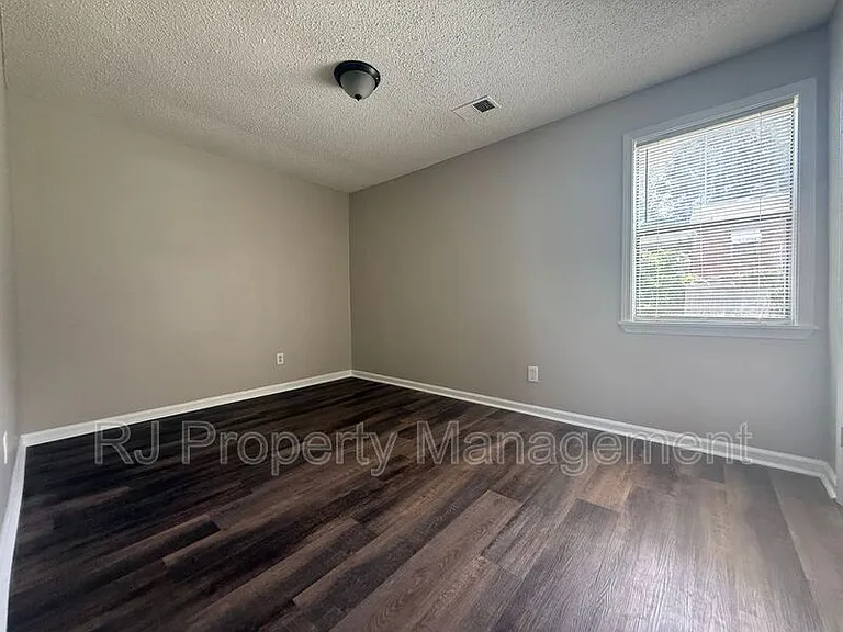 2076 Goff Ave — Photo 6