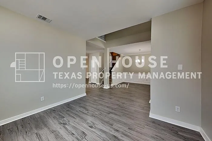 4 bed, 2.5 bath, 2434 sqft, $2,625 — Photo 3