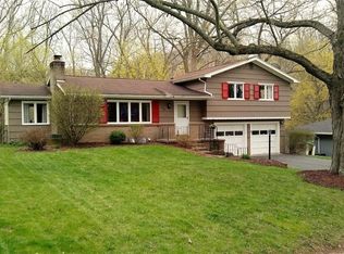 106 Burrows Hills Dr, Rochester, NY 14625