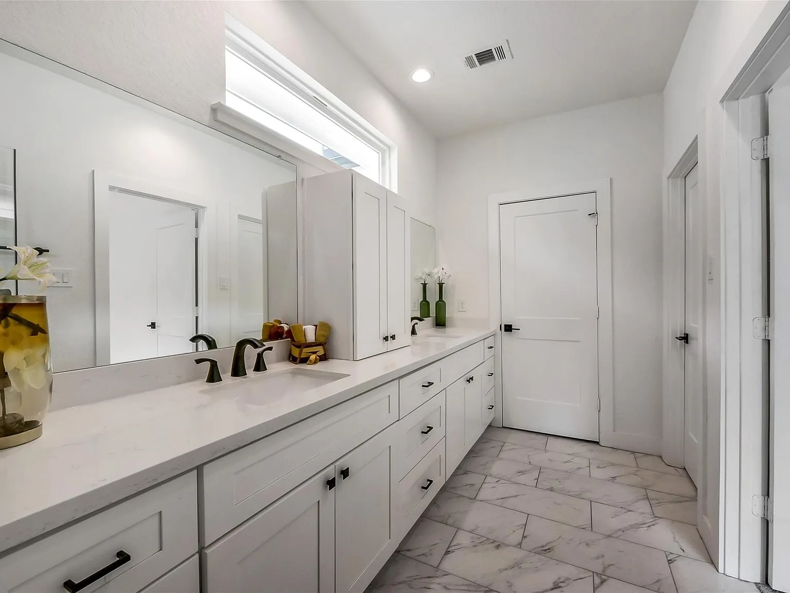 3 bed, 2.5 bath, 1650 sqft, $2,750 — Photo 2