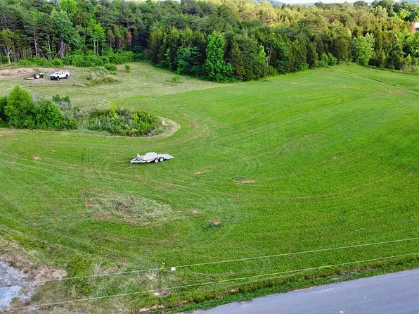 510 E Wells Hill Ln, Bulls Gap, TN 37711