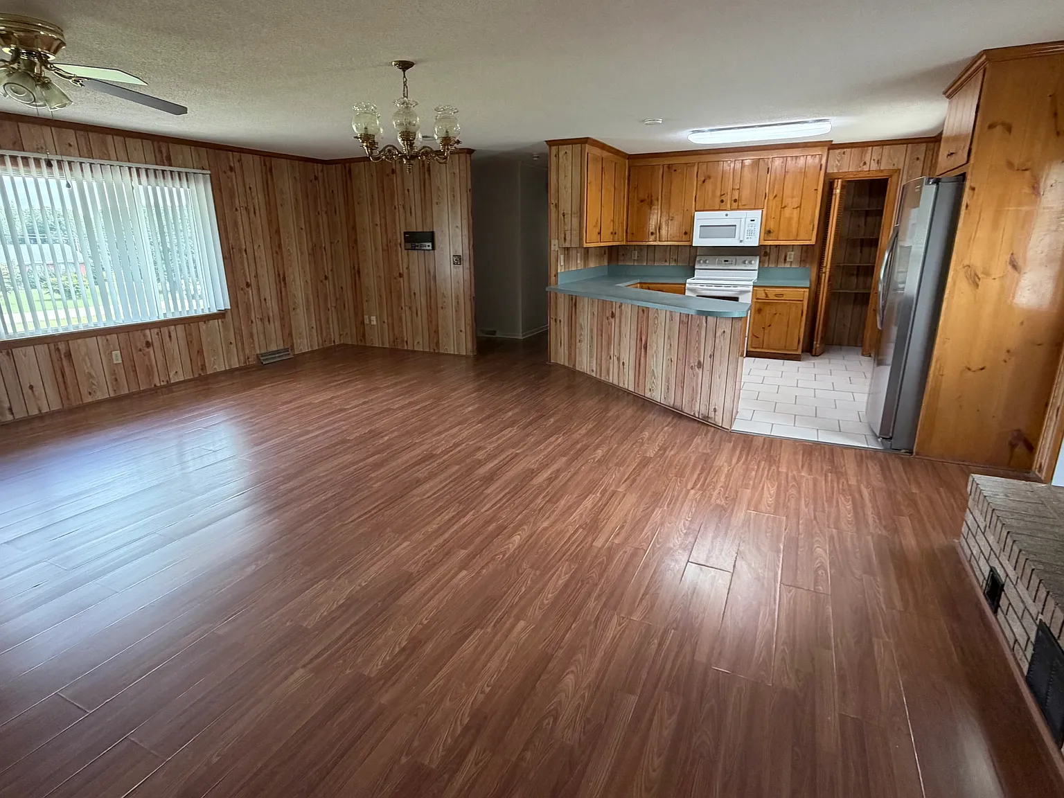 3 bed, 1600 sqft, $1,800 — Photo 3