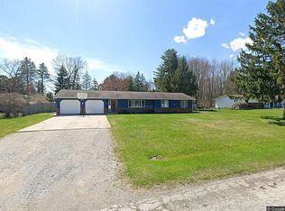12041 Sanders Dr, Freeland, MI 48623