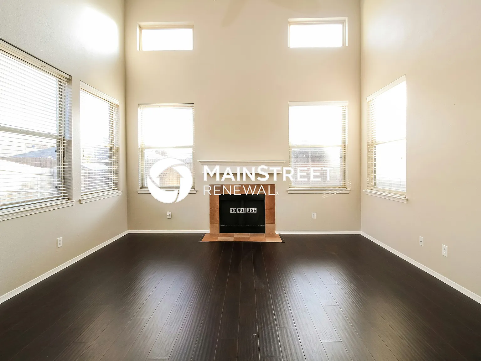 929 Azalia Dr — Photo 3