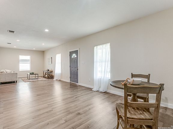 2nd image of 506 CANAVAN AVE