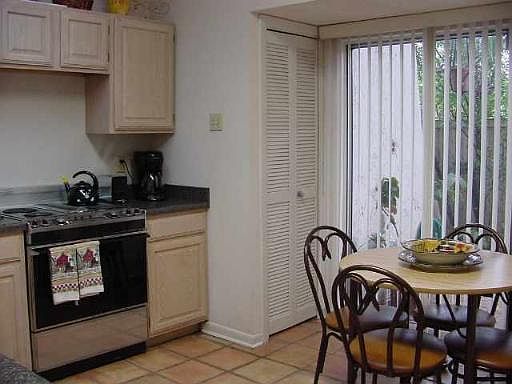 3rd image of 3102 EISENHAUER RD #16B