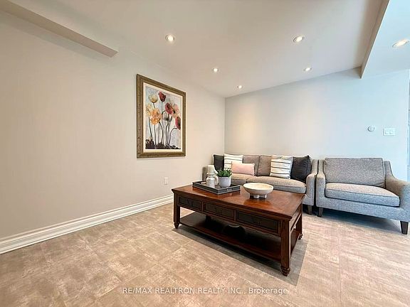 5th image of 213 Roseheath Dr