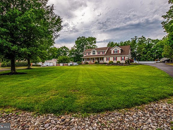 2nd image of 2905 Chestnut Dr