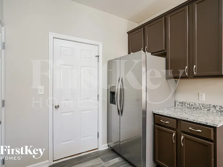 8163 Willowglen Dr — Photo 5