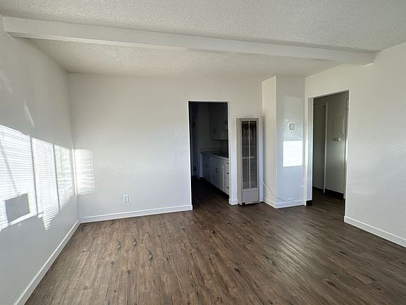 3rd image of 513 E Myrtle Ave #B