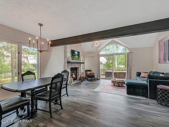 4th image of 1061 Crestwoods Dr