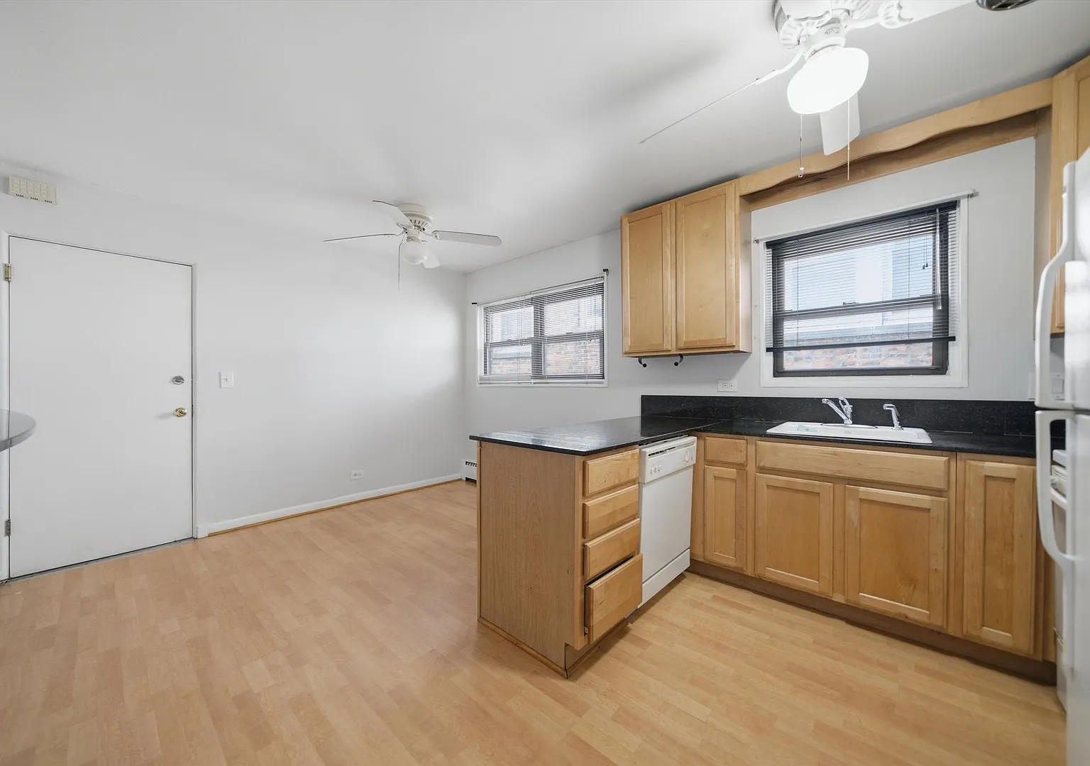 2 bed, $1,895 — Photo 4