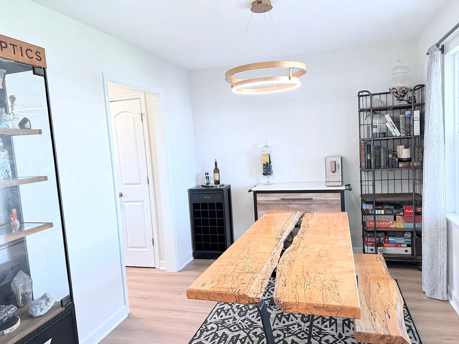3 bed, 2.5 bath, 1696 sqft, $2,600 — Photo 3