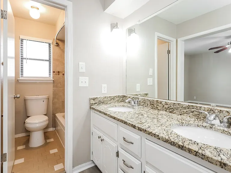 1112 Briar Bend Trl — Photo 10