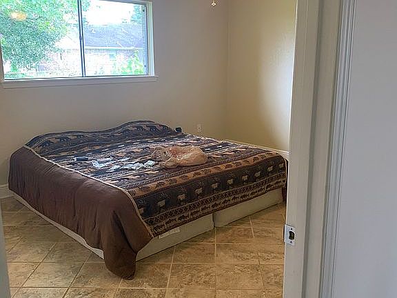 5th image of 2107 Willow Blvd