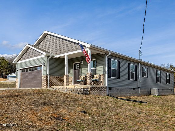 5th image of 330 Garden Ln
