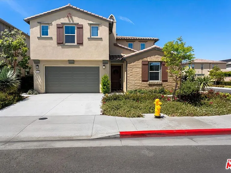 21181 Strathmoor Ln — Photo 1