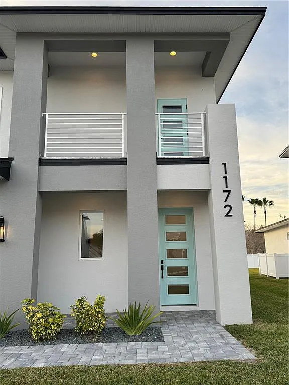 3 bed, 2.5 bath, 2008 sqft, $2,795 — Photo 2