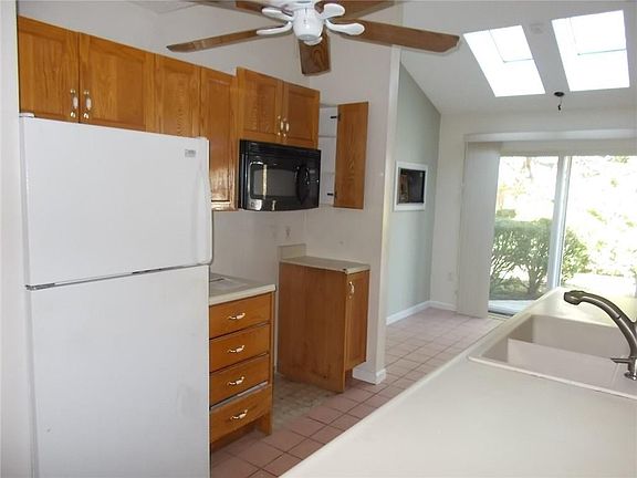 4th image of 146 West Grand #71