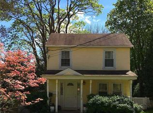 82 Davis St, Locust Valley, NY 11560