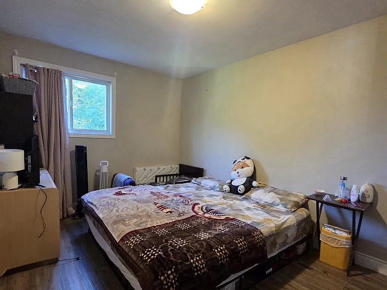 287 Portsmouth Cres E — Photo 3