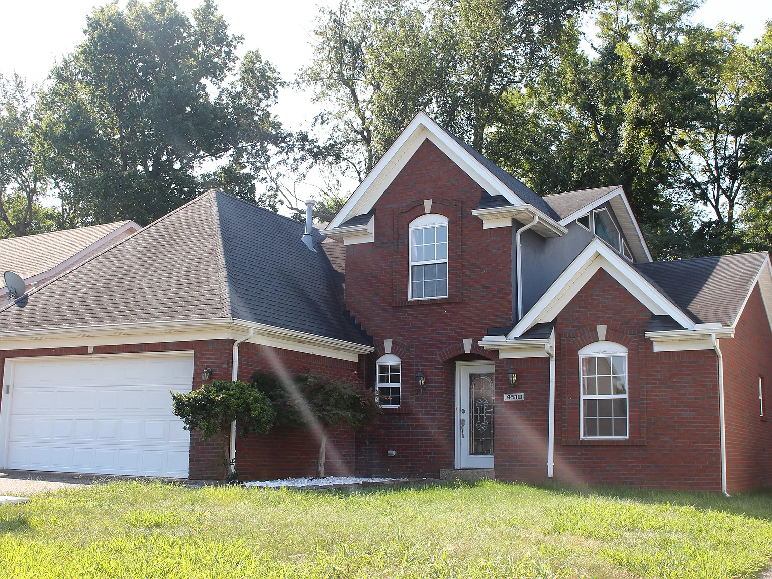 3 bed, 2.5 bath, 2032 sqft, $2,300 — Photo 1