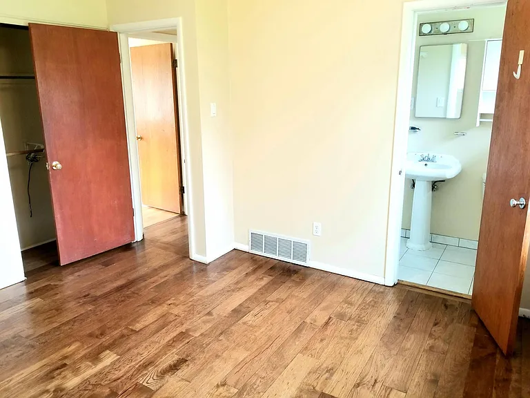 1652 S Glencoe St — Photo 7