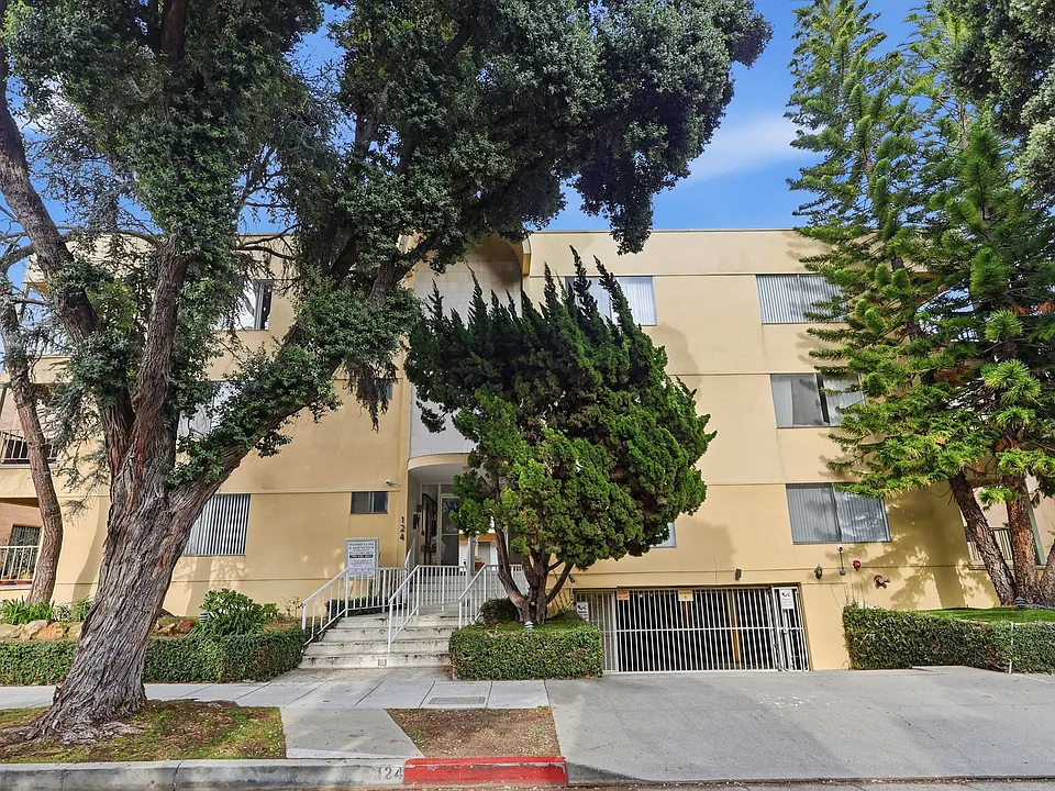 124 N Clark Dr #107