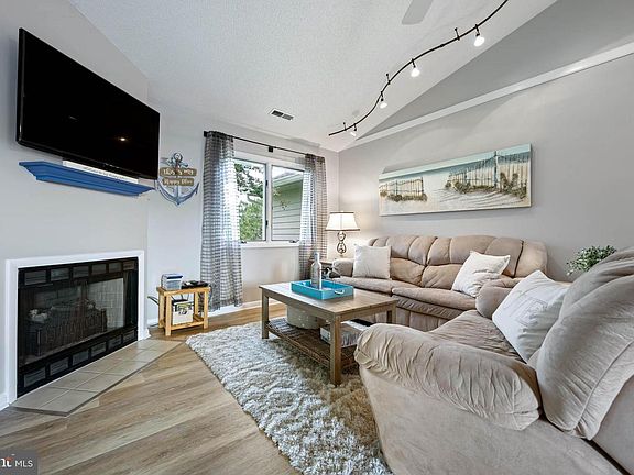 3rd image of 33935 Middleton Cir Unit 4