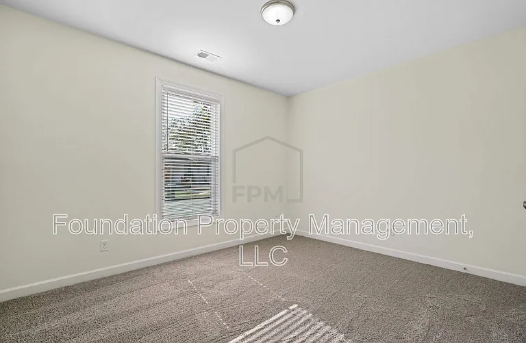 1470 Lyndale Ave — Photo 14