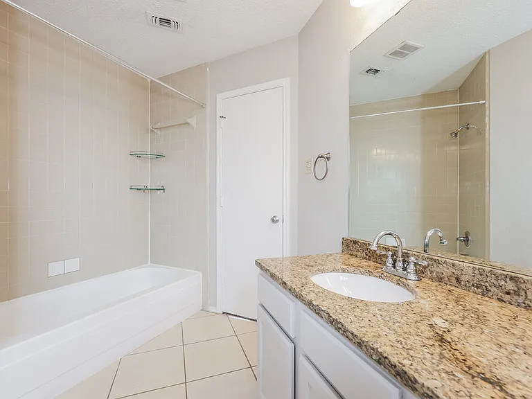 6423 Woodstream Trl — Photo 12
