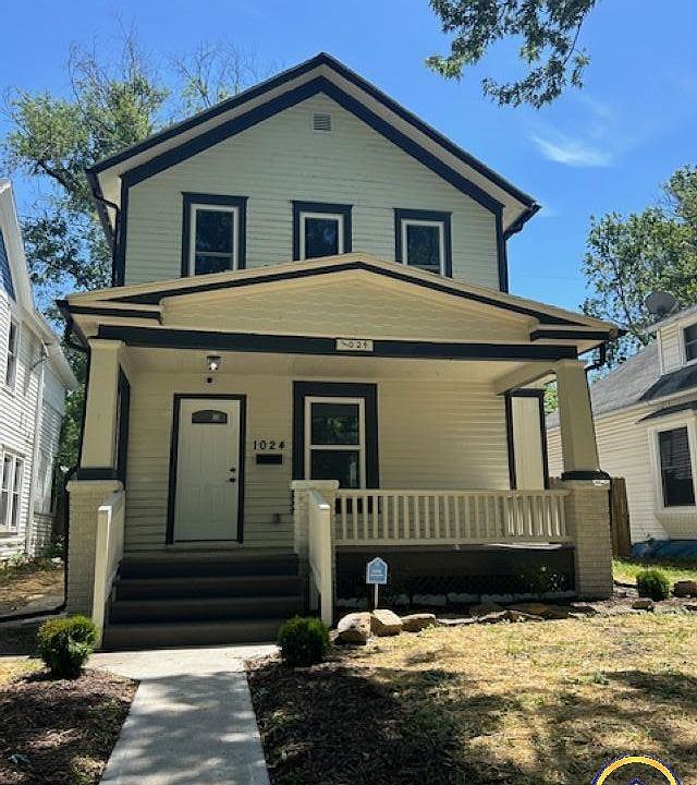 1st image of 1024 SW Clay St