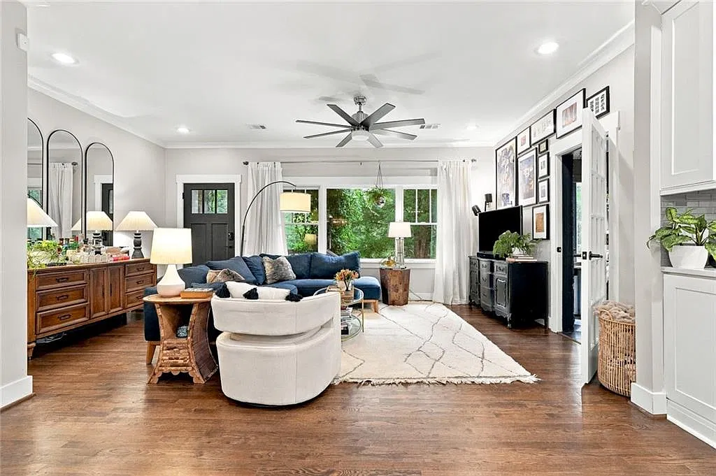 3 bed, 2.0 bath, 1769 sqft, $3,250 — Photo 2