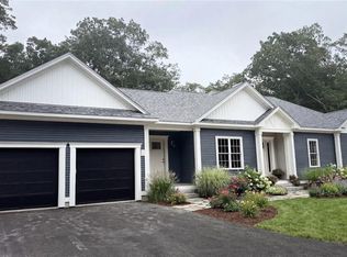 11 Fox Run Trl, Smithfield, RI 02917