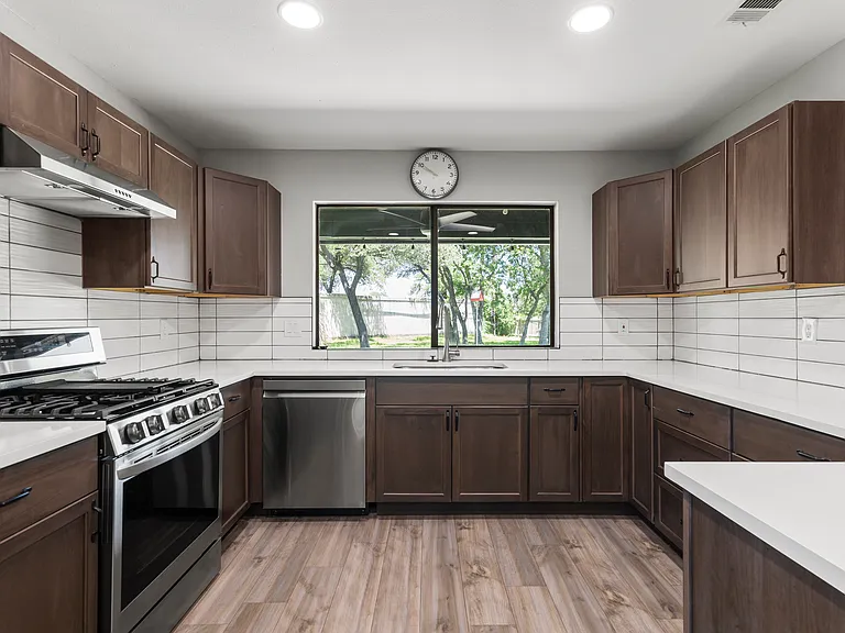 Bright and Airy Kitchen with 4 year old appliances