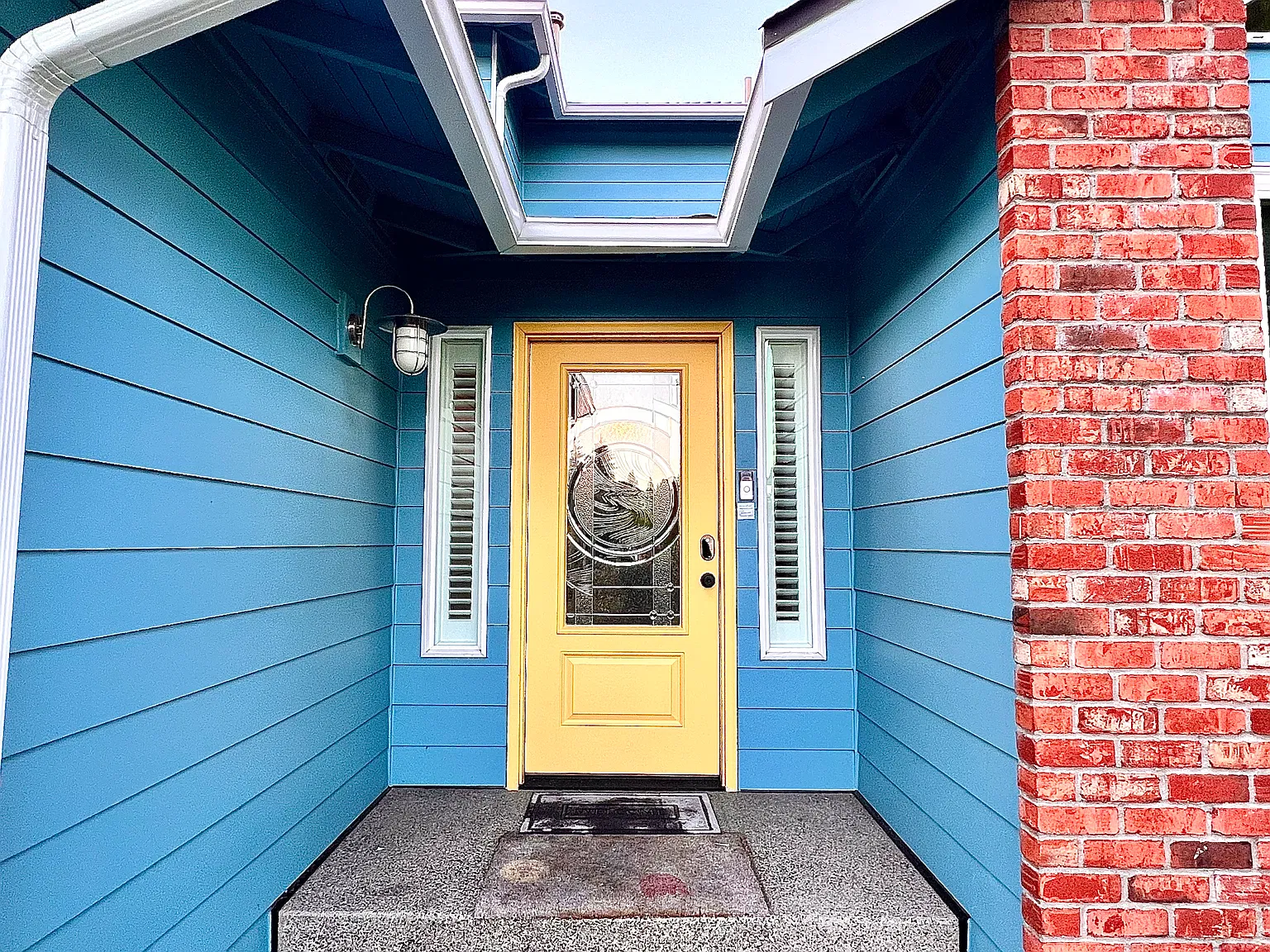 4 bed, 2.5 bath, 2412 sqft, $4,395 — Photo 2