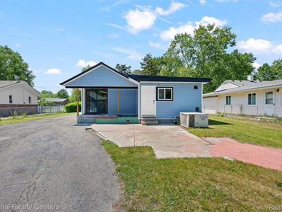 5th image of 23284 Almira St