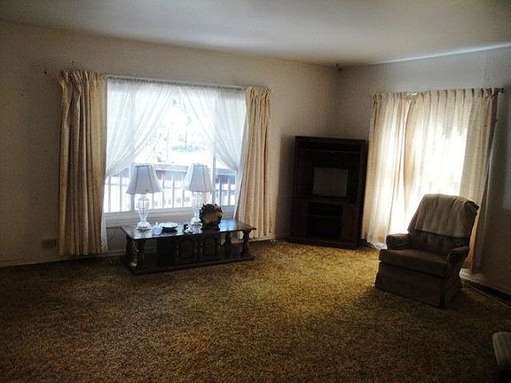 5th image of 301 W Dayton Ave