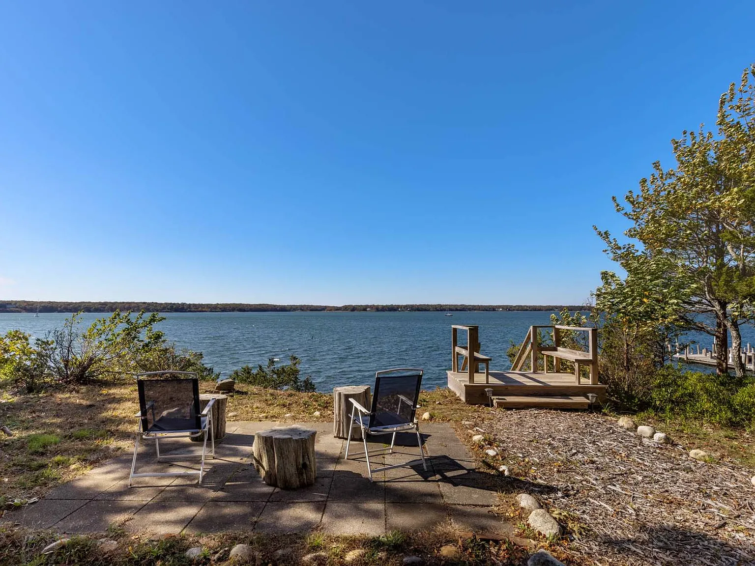 Three Mile Harbor Waterfront Cottage — Photo 4