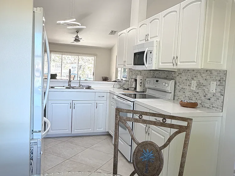 186 Pebble Shores Dr #204 — Photo 18